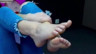 Feet for Votes N°5 (Asking Cam Girls to Show Feet for Votes)