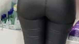 nice_ass_on_leather_pants_in_a_supermarket_in_bogota_720p
