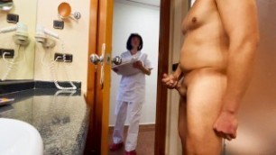 Dick Flash! I Surprise the Cleaning Girl from the Hotel who comes to Clean and Helps me Finish
